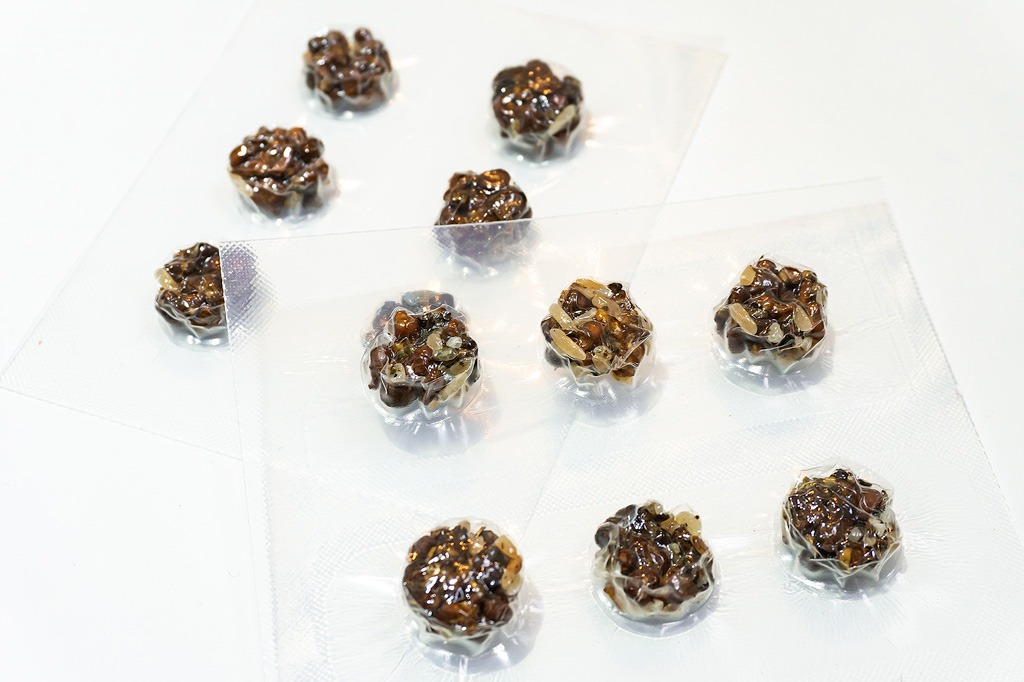 Microdosing-Trüffel in Blisterverpackungen.